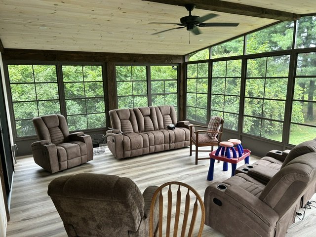 Stacking 4-track windows enclosing a screen room